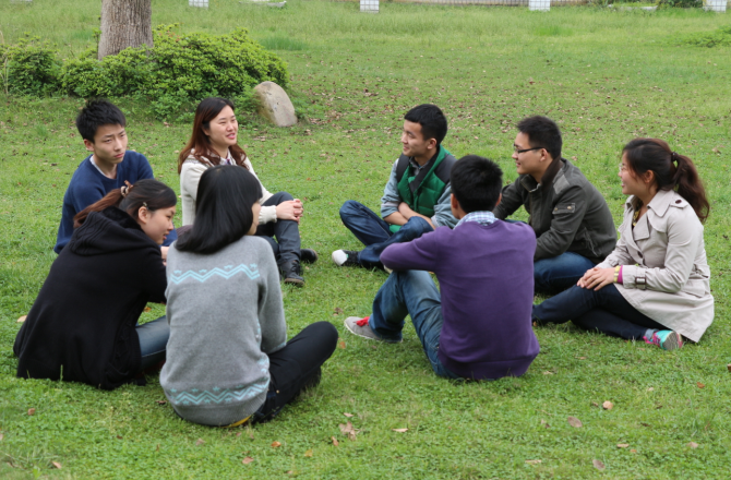 1523175716413001652.png 学生座谈.png