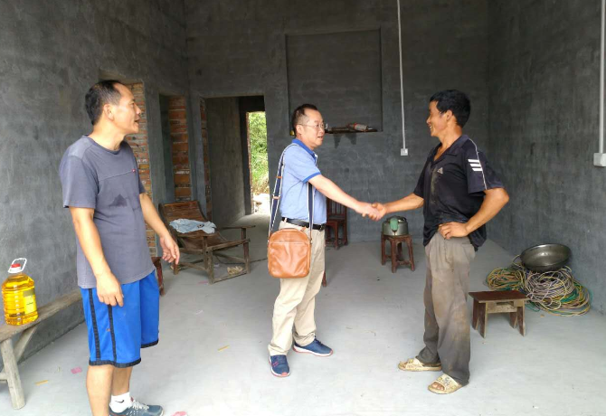 1501936030349081844.png 慰问贫困户.png