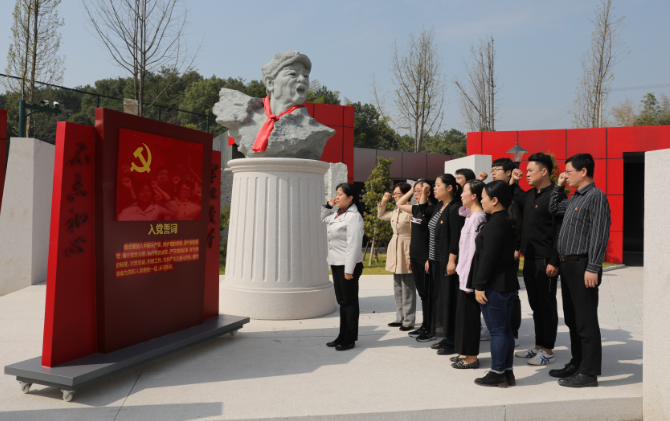 1572838831014030562.png 入党誓词.png