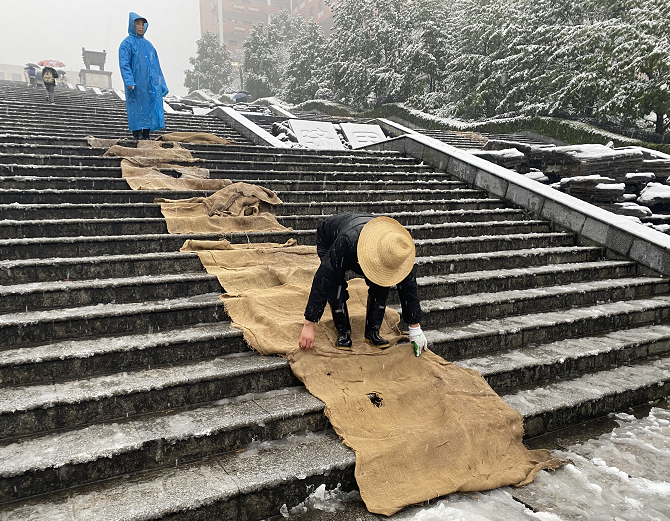 1645586936506033258.png 铺麻袋.png