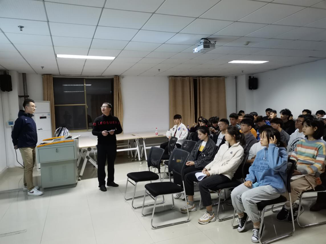 1602840274066024068.png 图片1健身讲座.png