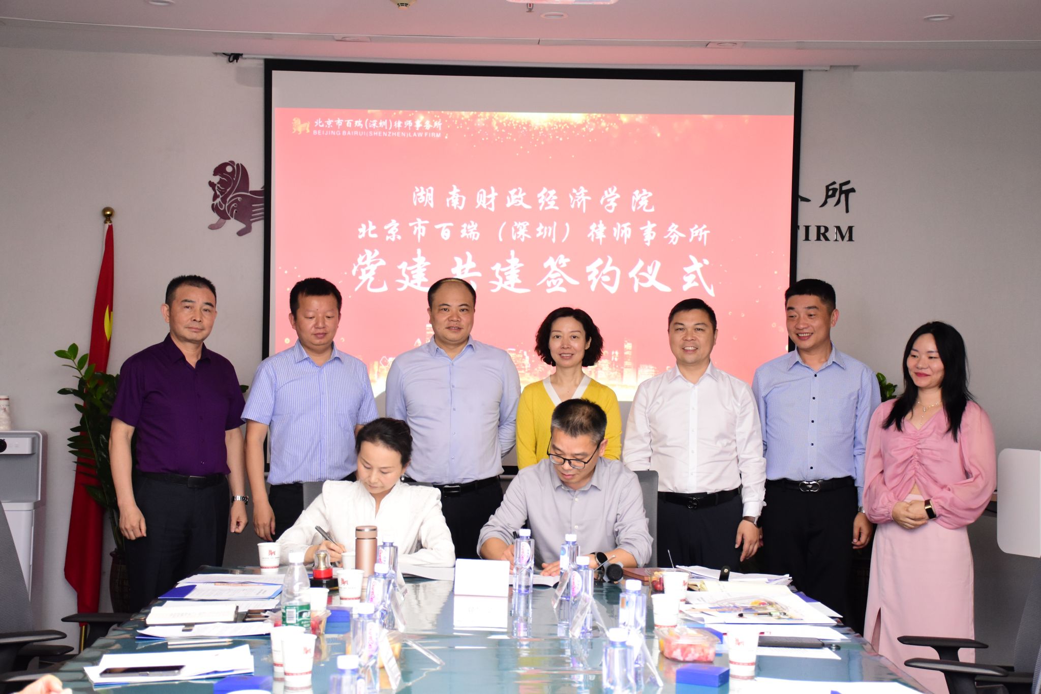 杨兰英带队赴深圳洽谈校企党建共建事宜