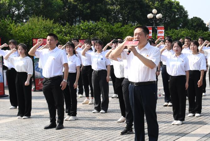 1624610390082069538.png 入党宣誓.png