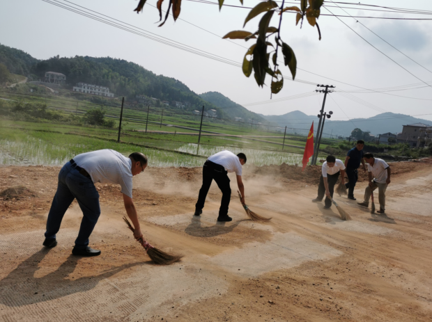 1624612605398095232.png 清扫村部主干道.png