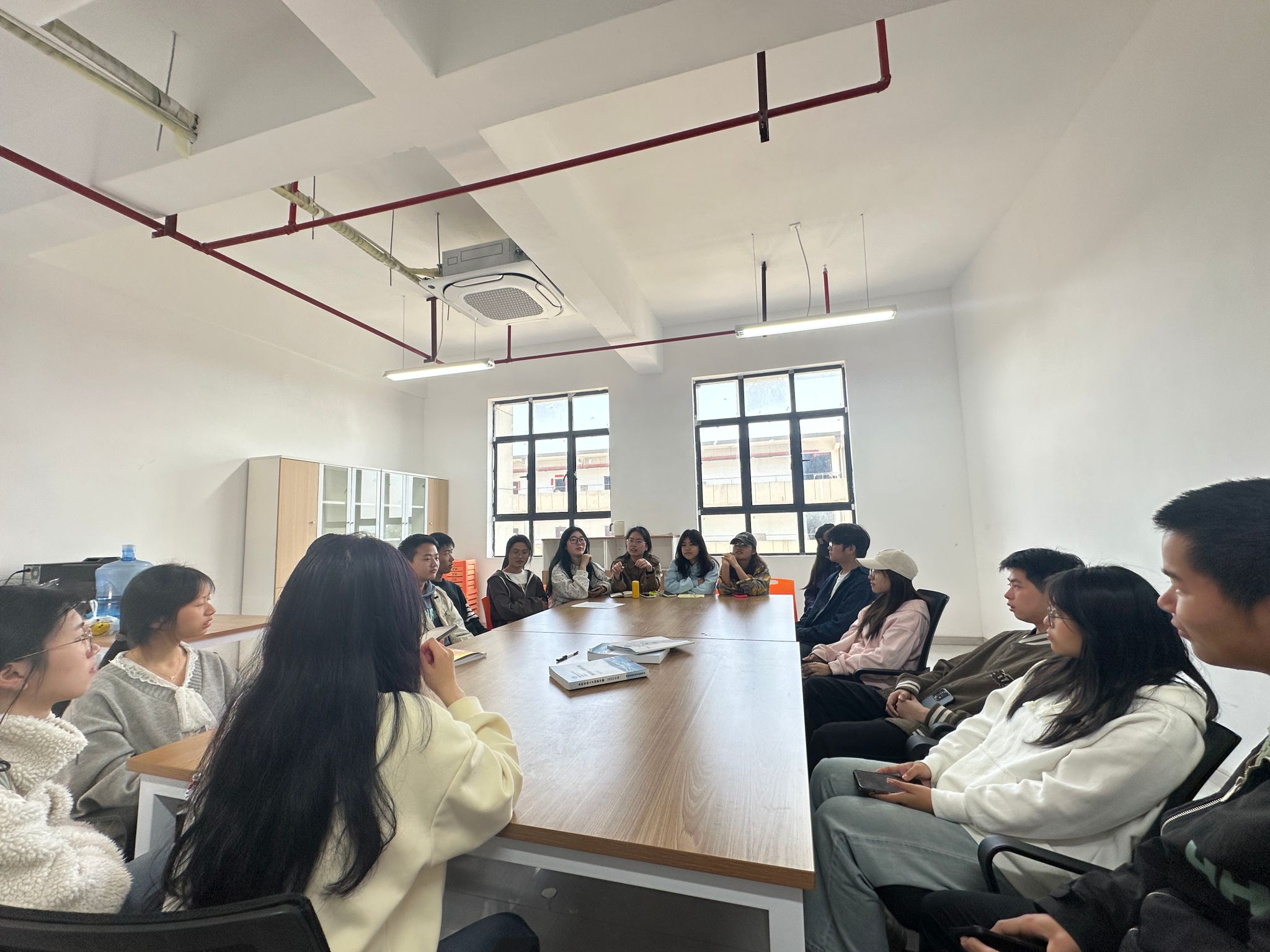 倾听“生”音,共话成长 ——法学与公共管理学院在雷锋校区召开学生代表座谈会