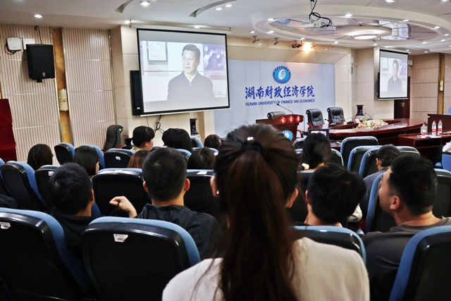 1684990077742089599.jpg 集体观看专题片照片.jpg