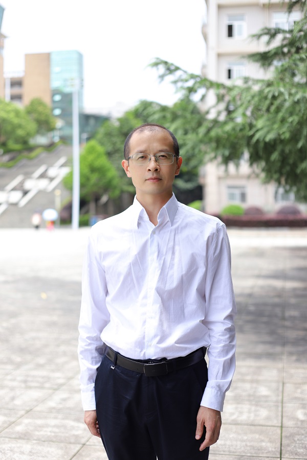 副教授：李芝山