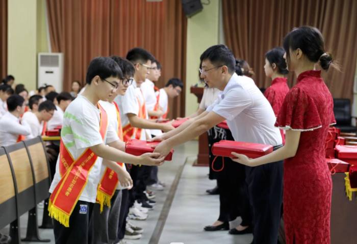 1686828174013014579.png 555.png