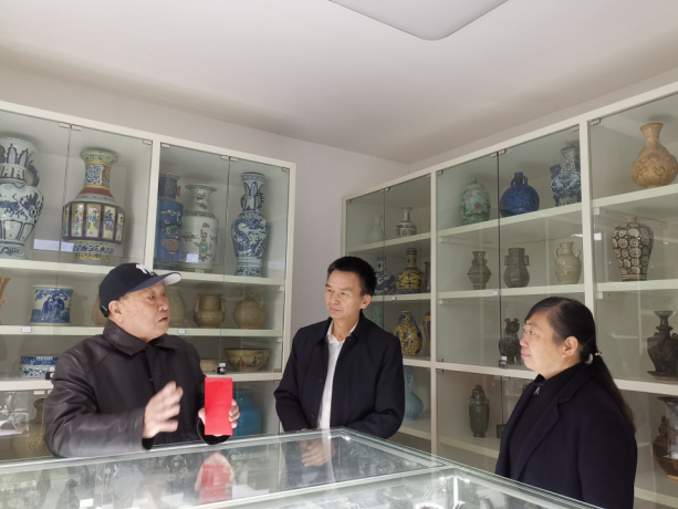 1642856336721012167.png C:UsersAdministratorDesktop\u6821领导走访慰问生活困难党员和老党员、老干部\u6821领导走访慰问生活困难党员和老党员、老干部\u4fee改格式照片 .png