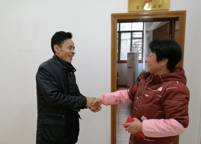 1642856383849041248.png C:UsersAdministratorDesktop\u6821领导走访慰问生活困难党员和老党员、老干部\u6821领导走访慰问生活困难党员和老党员、老干部\u4fee改格式照片 .png