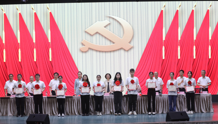 1688127168762081963.png 颁奖1.png