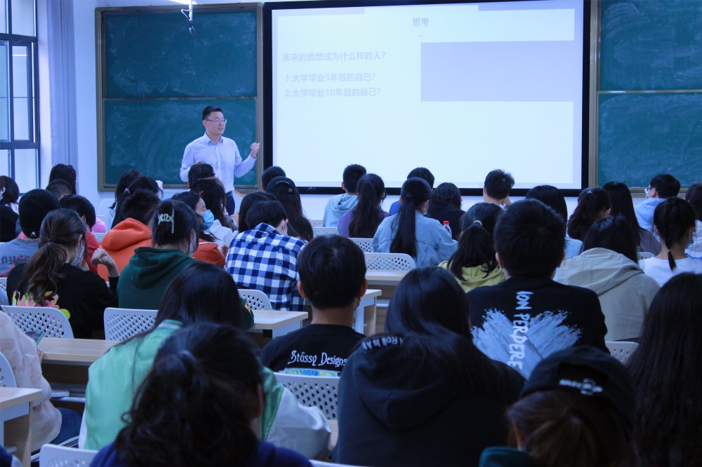 法学与公共管理学院举办法学专业职业规划专题讲座