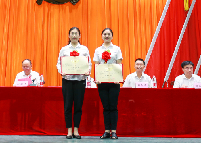 1625198534503046400.png 党组织.png