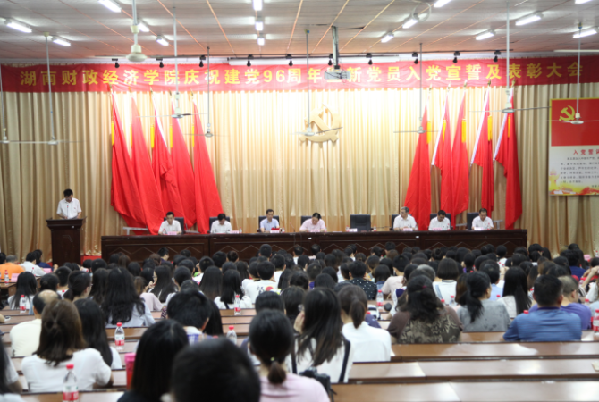 1498822315056063051.png 大会现场.png