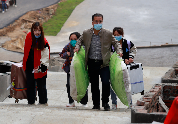 1635070088771073846.png 搬行李.png